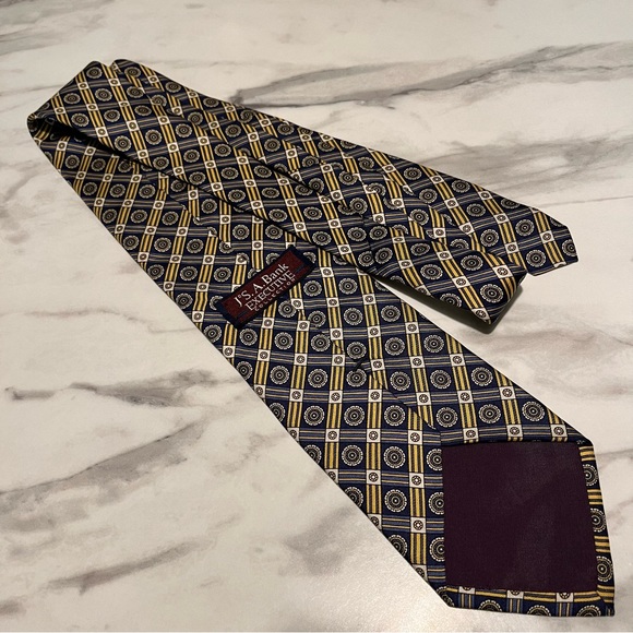 Jos. A. Bank Executive Collection 100% Silk Tie - Picture 2 of 5